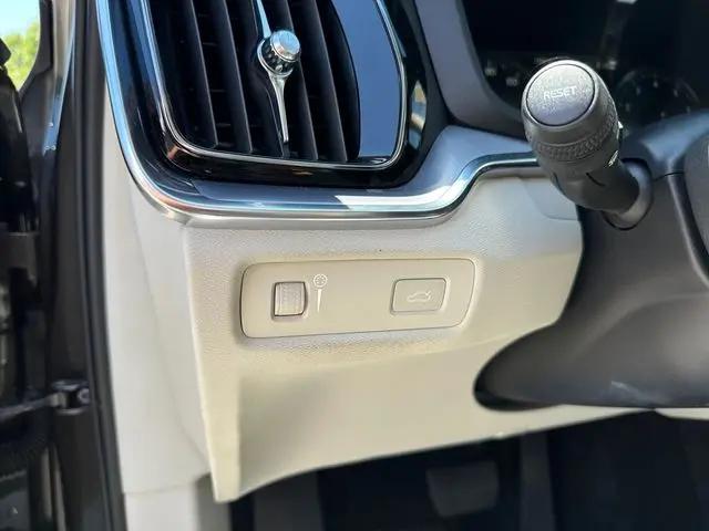 2022 Volvo S60 B5 Momentum