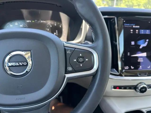 2022 Volvo S60 B5 Momentum