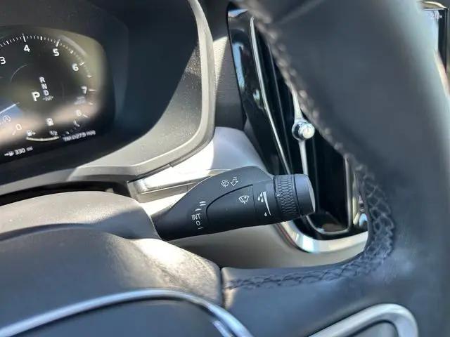 2022 Volvo S60 B5 Momentum