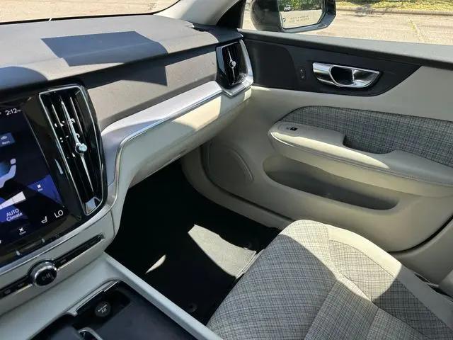 2022 Volvo S60 B5 Momentum