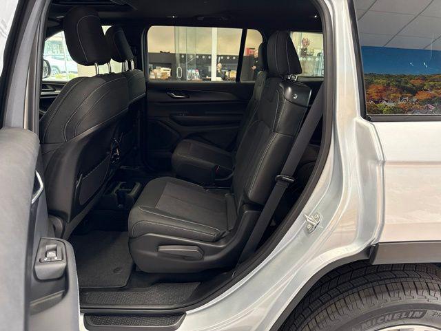 2026 Jeep Grand Cherokee L Altitude 4x4
