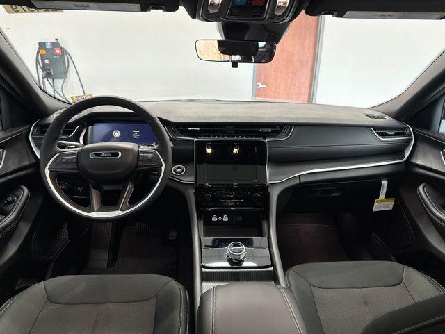 2026 Jeep Grand Cherokee L Altitude 4x4