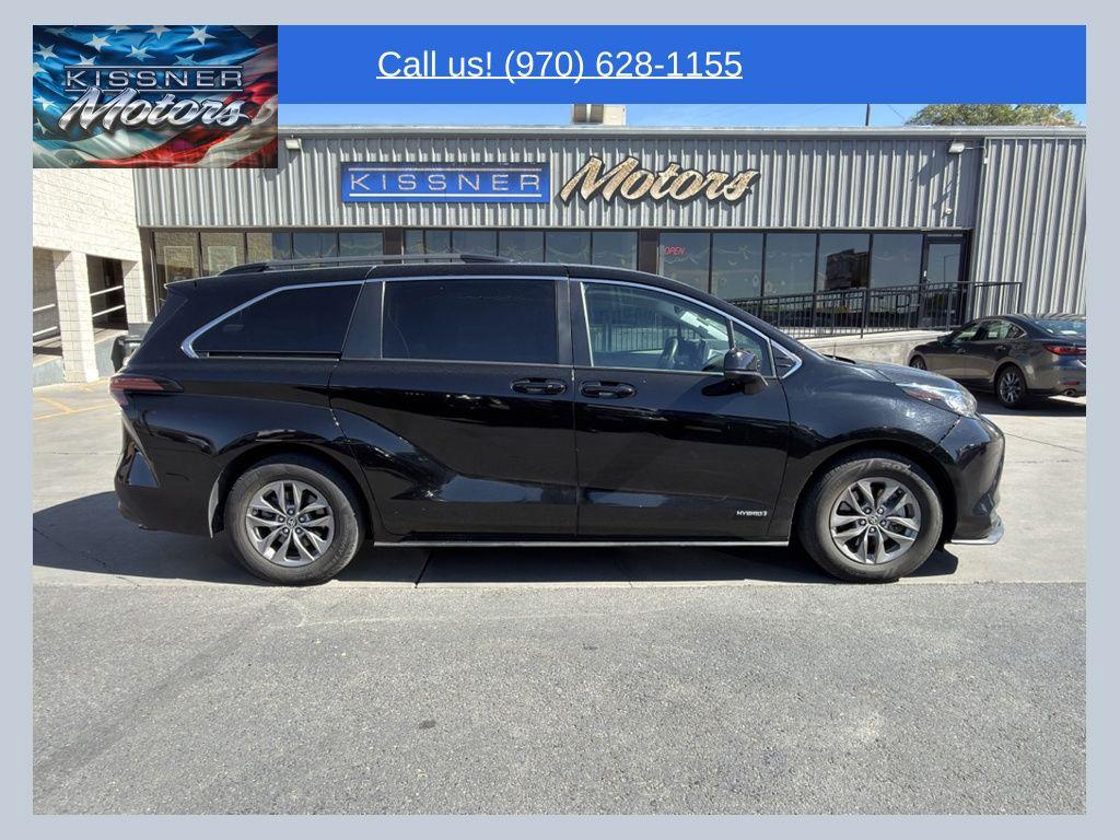 2021 Toyota Sienna LE 8-Passenger Hybrid AWD's photo