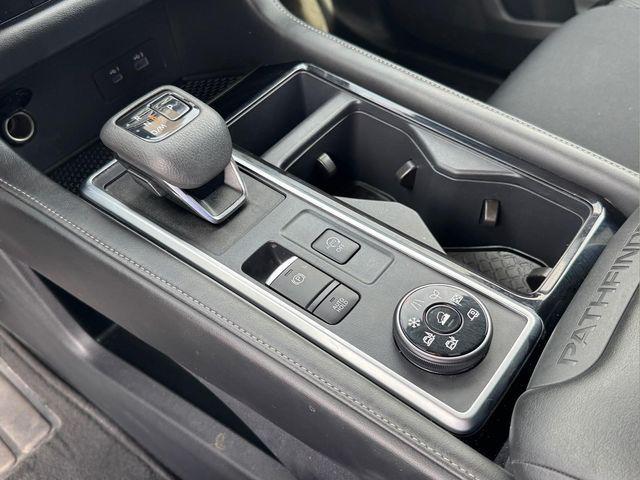 2025 Nissan Pathfinder SV 4WD