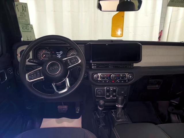 2025 Jeep Wrangler 4-Door Sahara