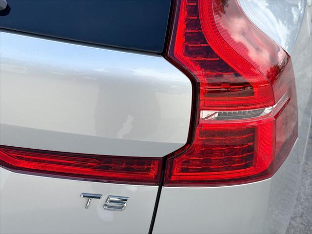 2019 Volvo XC60 T5 Momentum