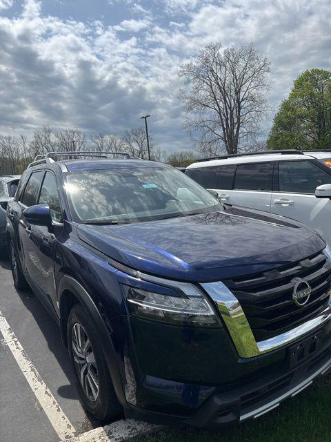 2024 Nissan Pathfinder SL 4WD