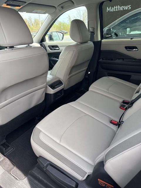 2024 Nissan Pathfinder SL 4WD
