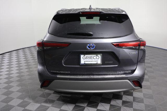 2021 Toyota Highlander Hybrid Platinum