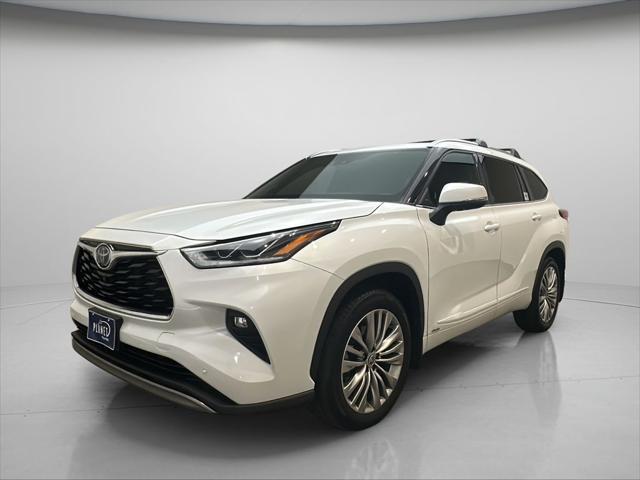 2022 Toyota Highlander Hybrid Platinum