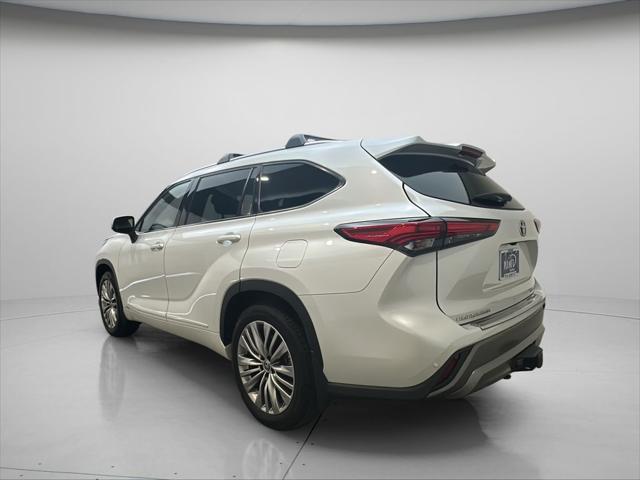 2022 Toyota Highlander Hybrid Platinum