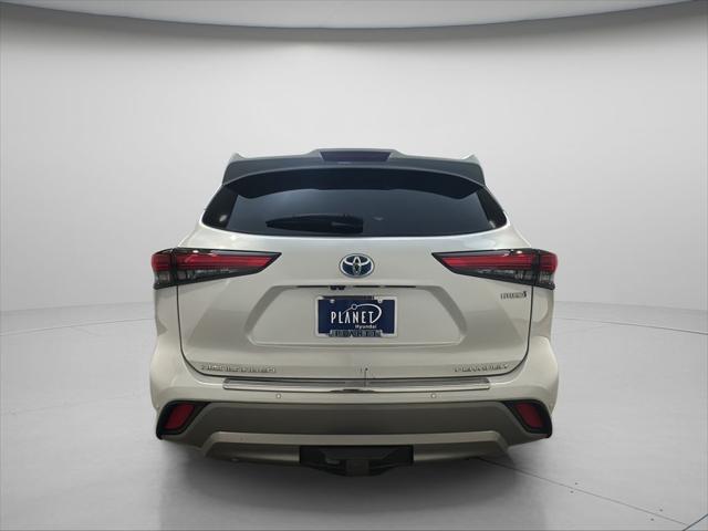 2022 Toyota Highlander Hybrid Platinum