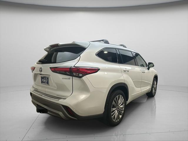 2022 Toyota Highlander Hybrid Platinum
