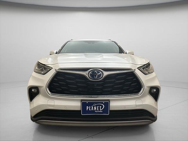 2022 Toyota Highlander Hybrid Platinum