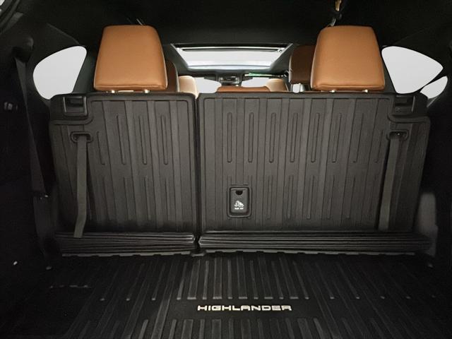 2022 Toyota Highlander Hybrid Platinum