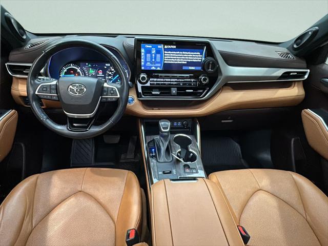 2022 Toyota Highlander Hybrid Platinum