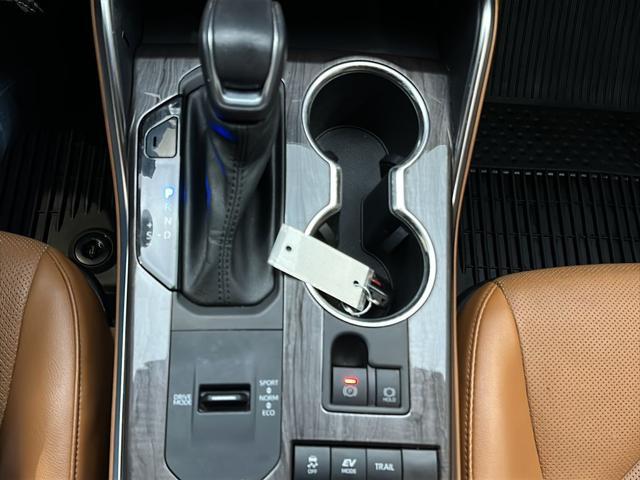 2022 Toyota Highlander Hybrid Platinum