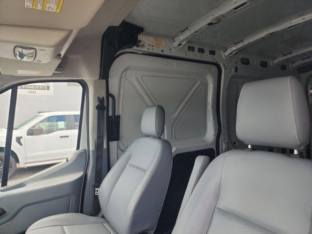 2017 Ford Transit 148 WB Medium Roof Cargo