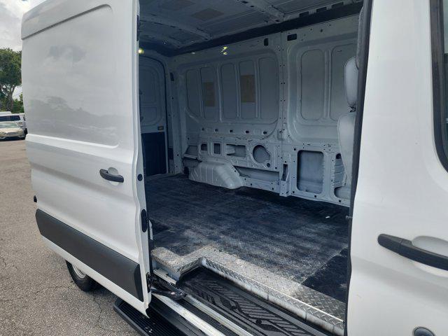 2017 Ford Transit 148 WB Medium Roof Cargo