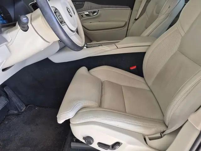 2025 Volvo XC90 Plug-In Hybrid T8 Ultra 6-Seater