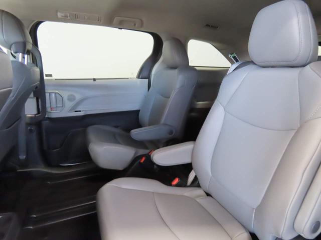 2022 Toyota Sienna XLE 8 Passenger