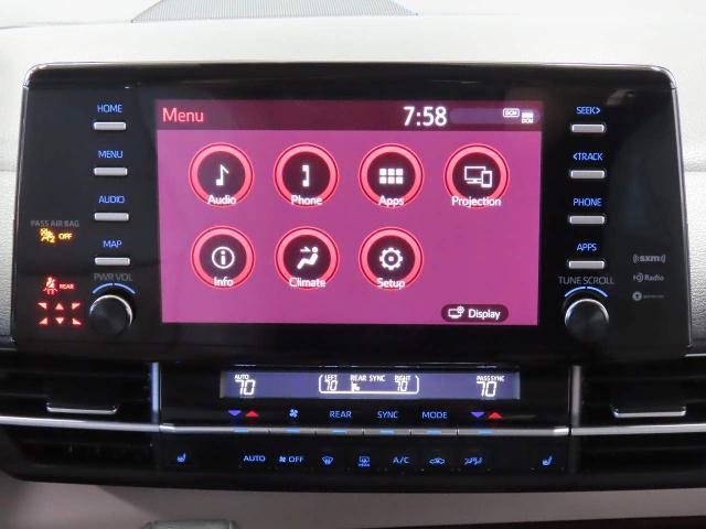 2022 Toyota Sienna XLE 8 Passenger