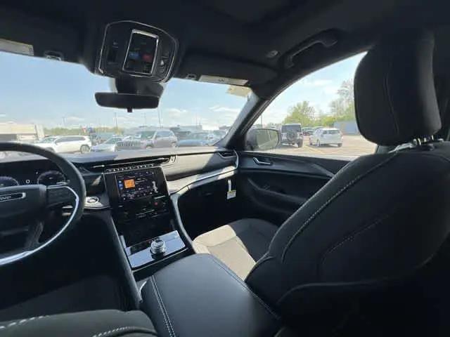 2026 Jeep Grand Cherokee L Altitude 4x4