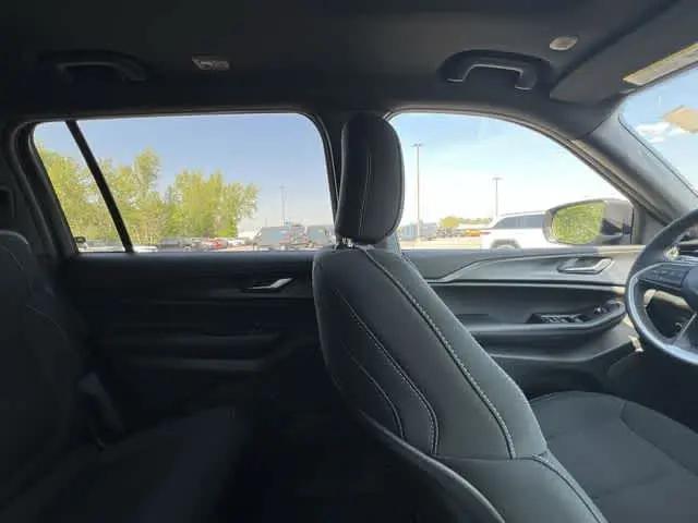 2026 Jeep Grand Cherokee L Altitude 4x4