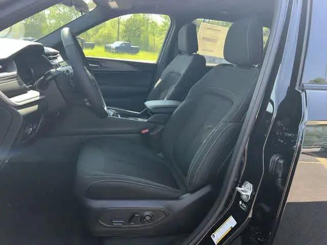 2026 Jeep Grand Cherokee L Altitude 4x4
