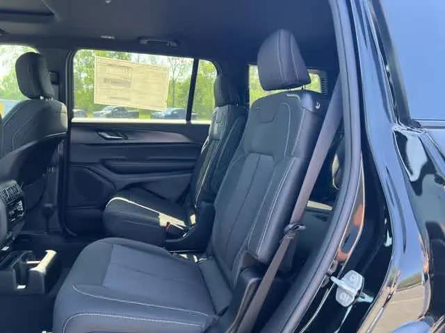 2026 Jeep Grand Cherokee L Altitude 4x4