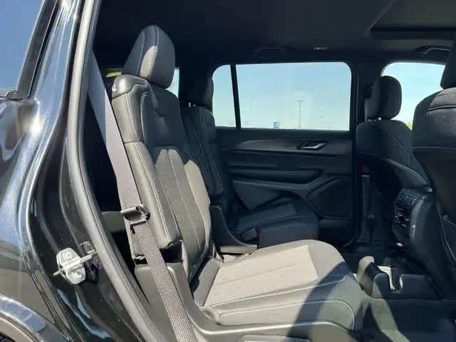 2026 Jeep Grand Cherokee L Altitude 4x4