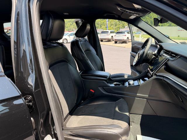 2025 Jeep Grand Cherokee L Altitude 4x4
