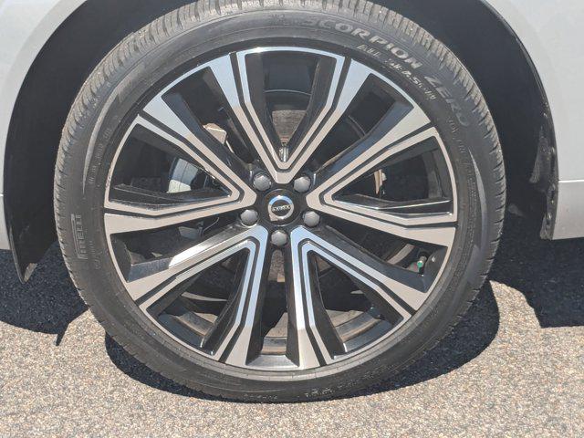 2023 Volvo XC60 B5 Ultimate Bright Theme