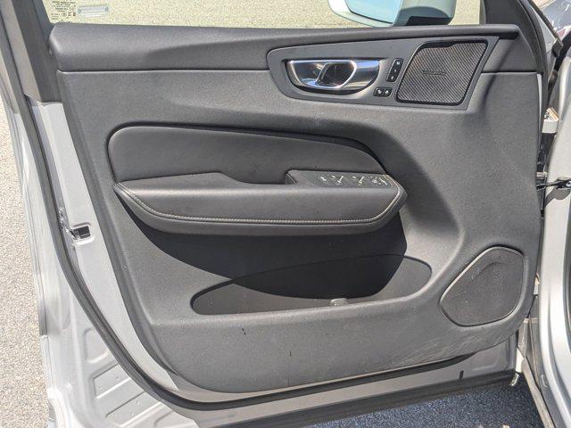 2023 Volvo XC60 B5 Ultimate Bright Theme