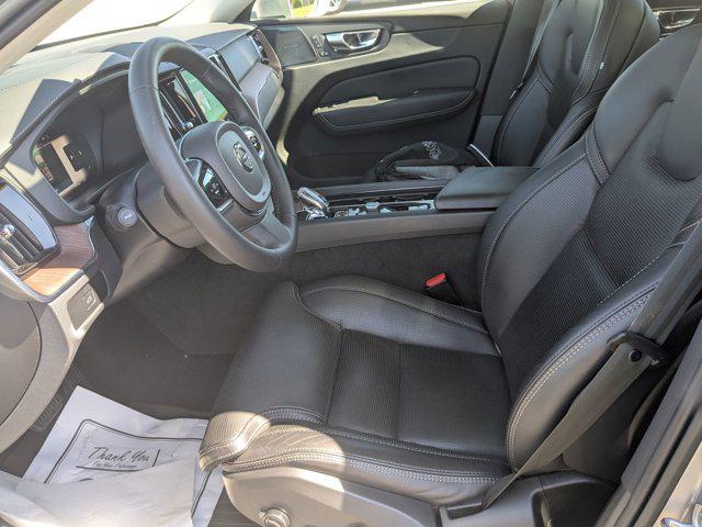 2023 Volvo XC60 B5 Ultimate Bright Theme