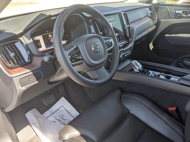 2023 Volvo XC60 B5 Ultimate Bright Theme