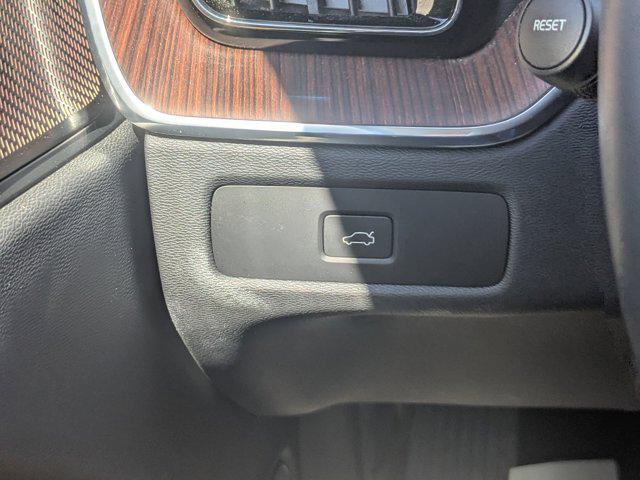 2023 Volvo XC60 B5 Ultimate Bright Theme