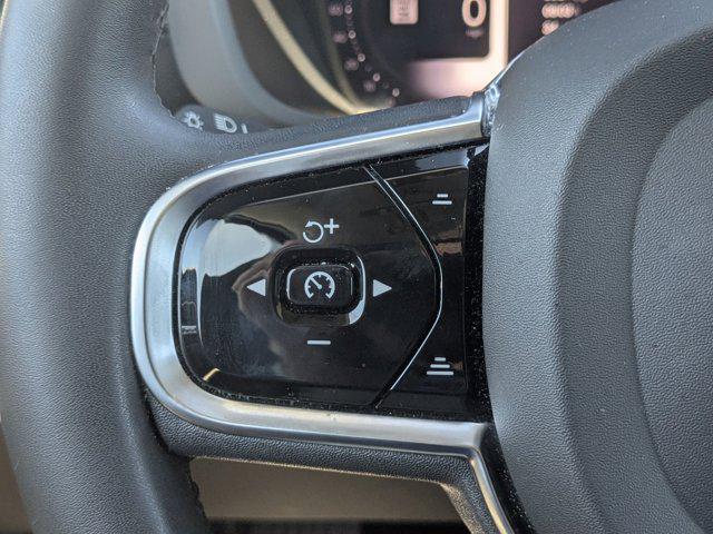 2023 Volvo XC60 B5 Ultimate Bright Theme