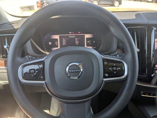 2023 Volvo XC60 B5 Ultimate Bright Theme