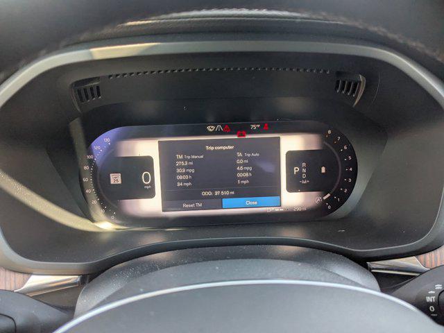 2023 Volvo XC60 B5 Ultimate Bright Theme