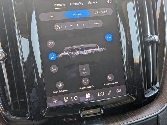 2023 Volvo XC60 B5 Ultimate Bright Theme