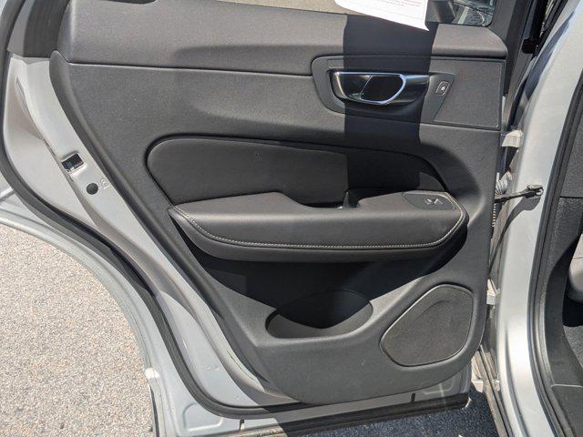 2023 Volvo XC60 B5 Ultimate Bright Theme