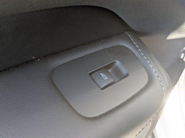 2023 Volvo XC60 B5 Ultimate Bright Theme