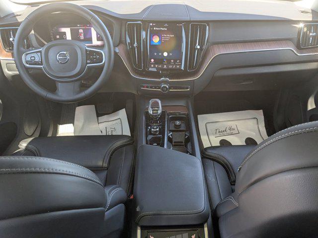 2023 Volvo XC60 B5 Ultimate Bright Theme