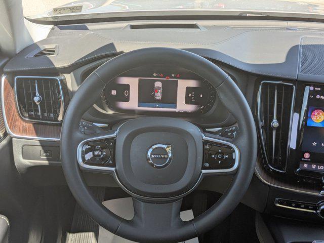 2023 Volvo XC60 B5 Ultimate Bright Theme
