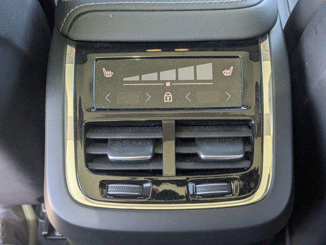 2023 Volvo XC60 B5 Ultimate Bright Theme
