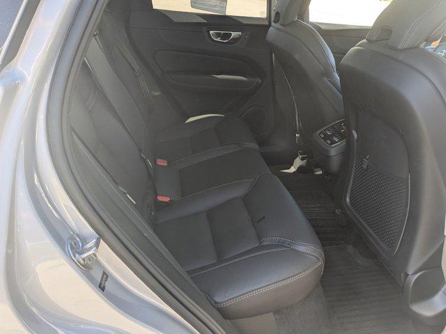2023 Volvo XC60 B5 Ultimate Bright Theme