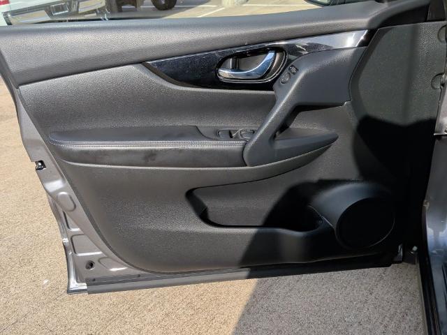 2021 Nissan Rogue Sport SL FWD Xtronic CVT
