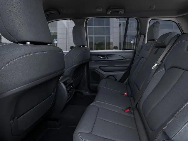 2026 Jeep Grand Cherokee Altitude 4x2