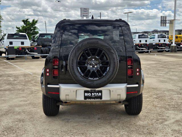 2025 Land Rover Defender 110 P300